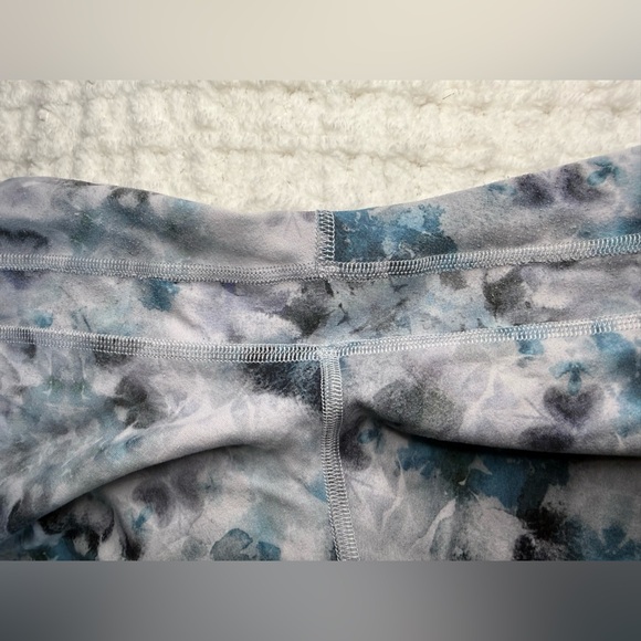 lululemon align high rise shorts, 8” size 12 - Picture 4 of 6